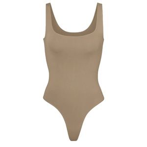 SKIMS - SOFT SMOOTHING THONG BODYSUIT